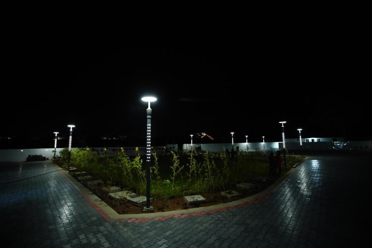 Hotel Visakka Palani Экстерьер фото